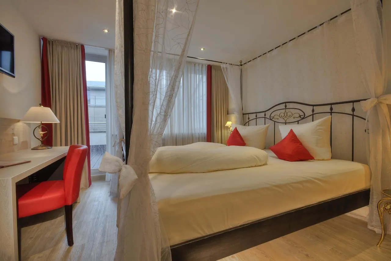 Hotel Condor contacts
